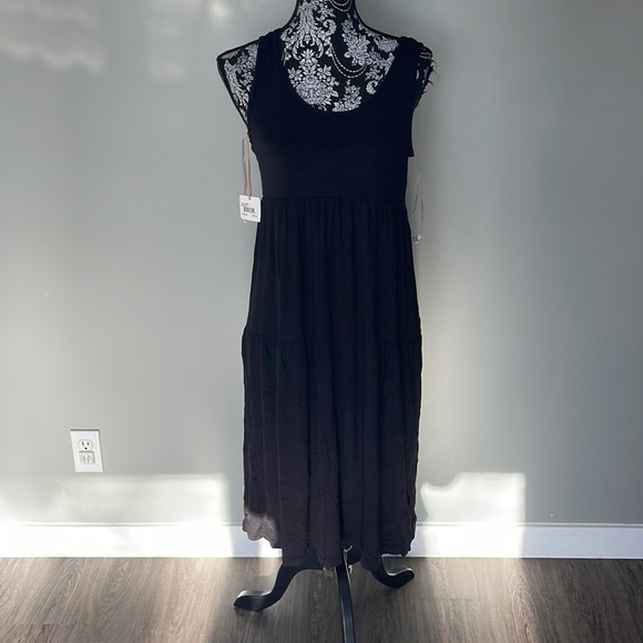 Lori Michaels
Two-Tier Midi Dress. New without tags. Small. BLACK - Picture 1 of 2